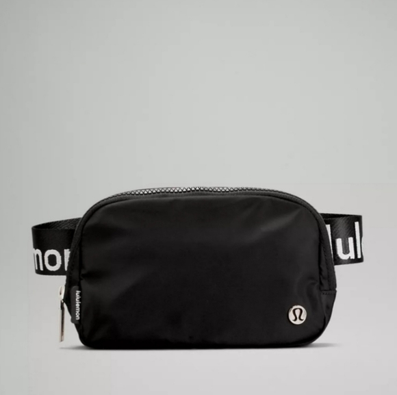 lululemon athletica Handbags - 🌟NWT Lululemon Everywhere Black Belt Bag